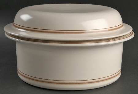 Country Cupboard Brown 2.25 Qt Round Covered Casserole