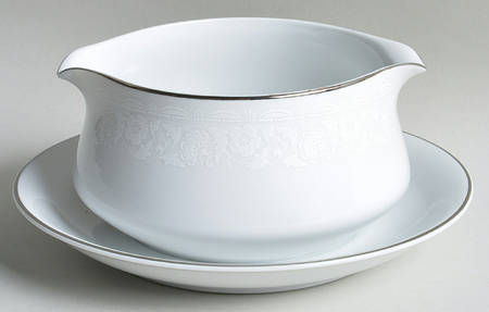 Victoria Gravy Boat with Attached Underplate