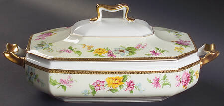 10703 Oval Covered Vegetable