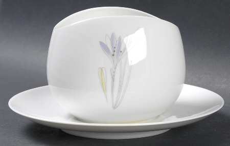 Crocus Gravy Boat with Attached Underplate