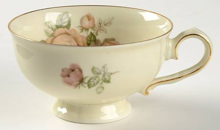 E428 Footed Cup