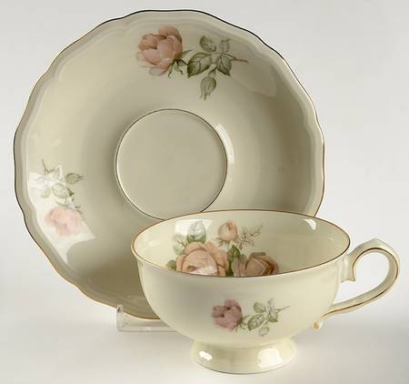E428 Footed Cup & Saucer Set