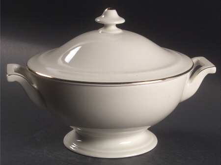 Elegance Round Covered Vegetable