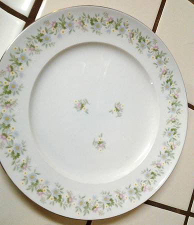 Forever Spring Luncheon Plate