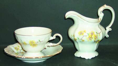 JOH104 Footed Cup & Saucer Set