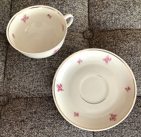 JOH117 Footed Cup & Saucer Set