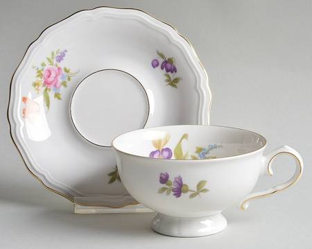JOH176 Footed Cup & Saucer Set