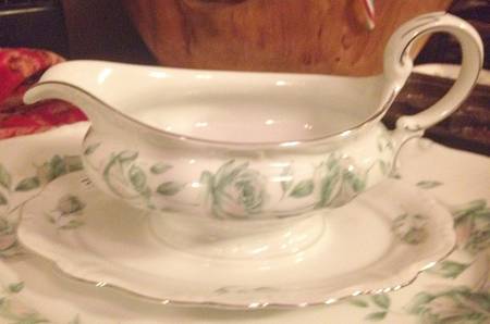 JOH184 Gravy Boat with Attached Underplate