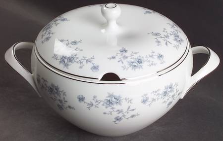 Blue Garland (Coupe, Platinum) Tureen & Lid