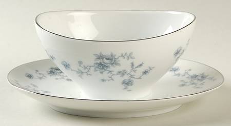 Blue Garland (Coupe, Platinum) Gravy Boat with Attached Underplate