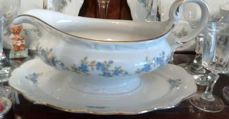 JOH196 Gravy Boat with Attached Underplate