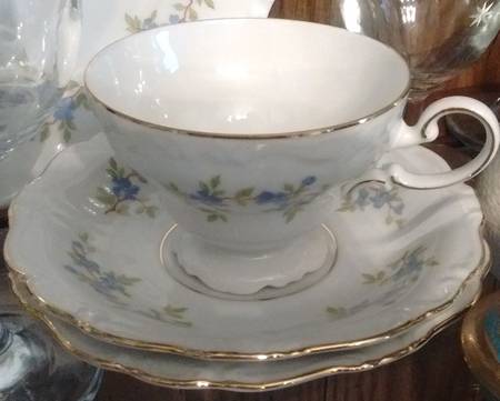 JOH196 Footed Cup & Saucer Set