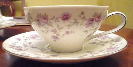 JOH217 Footed Cup & Saucer Set