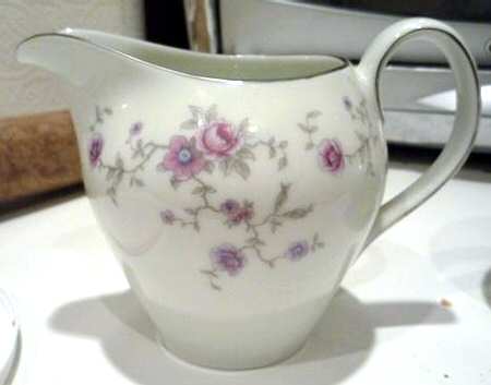 JOH217 Creamer