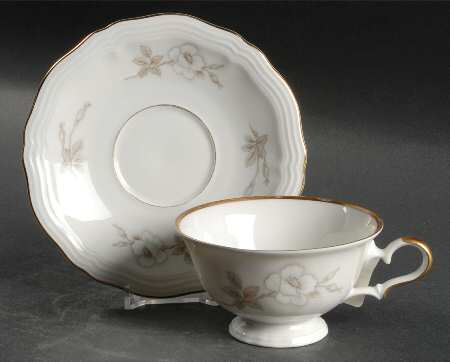 JOH31 Footed Cup & Saucer Set