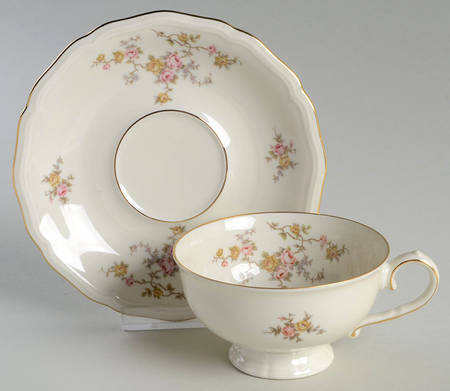 JOH32 Footed Cup & Saucer Set