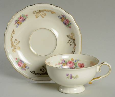 JOH33 Footed Cup & Saucer Set