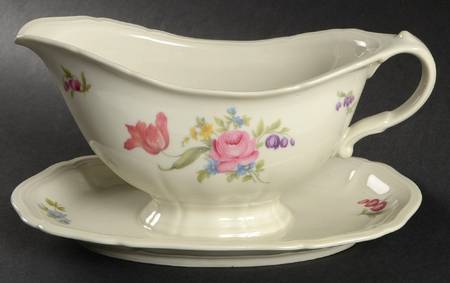 JOH38 Gravy Boat with Attached Underplate