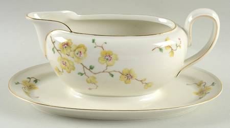 E653 Gravy Boat with Attached Underplate