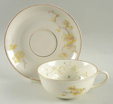 E653 Flat Cup & Saucer Set