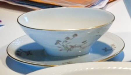 W886 Gravy Boat with Attached Underplate
