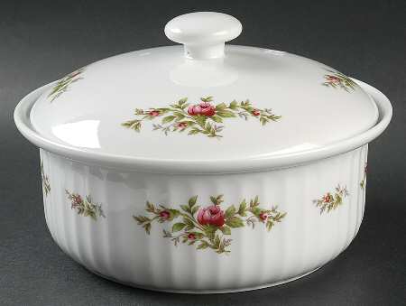 Moss Rose (Thailand Traditions) 1.5 Qt Round Covered Casserole by Johann Haviland