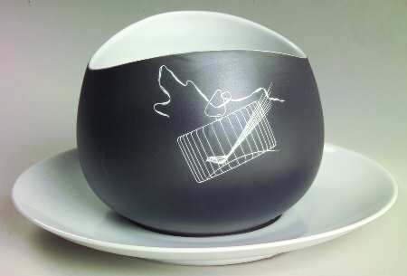 Papageno Gravy Boat with Attached Underplate