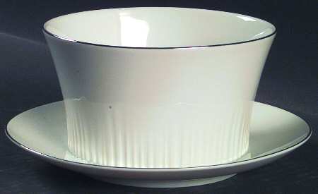Platinum Riviera Gravy Boat with Attached Underplate