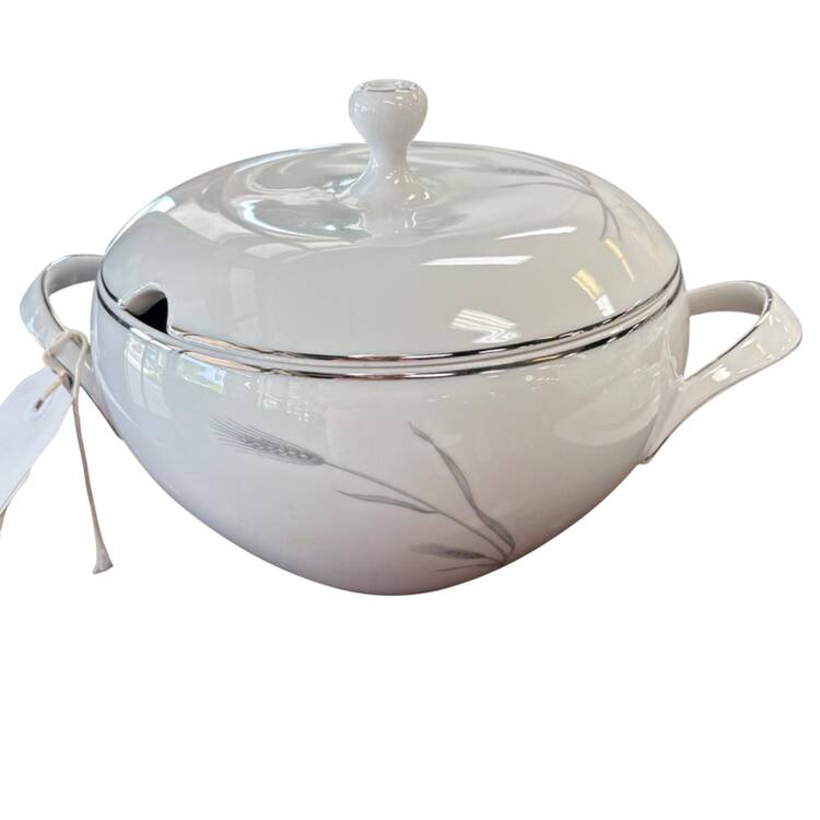 Silver Wheat Round Covered Vegetable