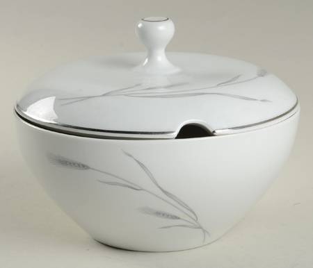 Silver Wheat Round Covered Vegetable