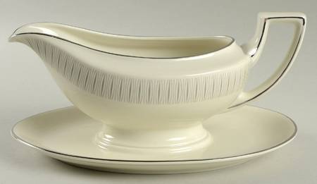Tuxedo Gravy Boat with Attached Underplate