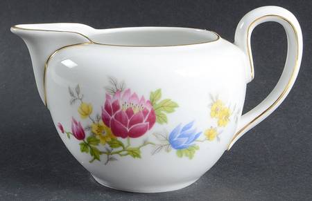 W772 Creamer