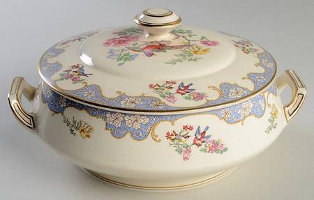 Bordeaux Round Covered Vegetable