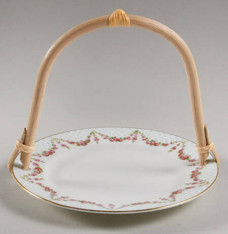 14695 5 3/8"-5 5/8" Bamboo Handled Serving Plate  HC