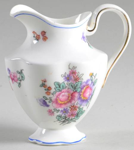 Olde English (Scalloped) Creamer