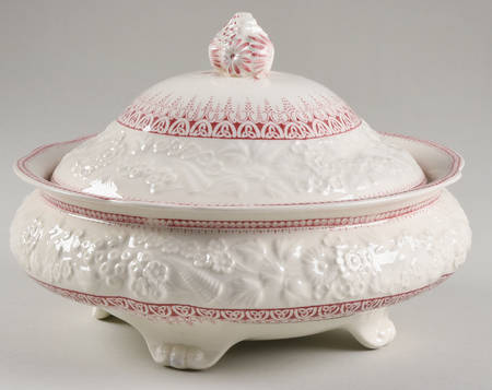 Shannon Pink Round Covered Vegetable