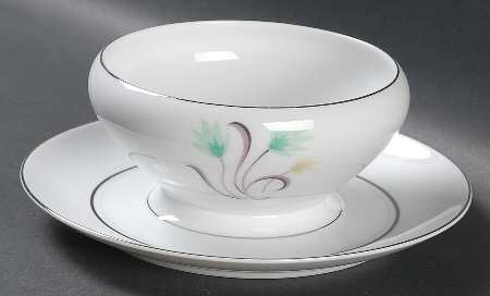 Corinne Gravy Boat with Attached Underplate