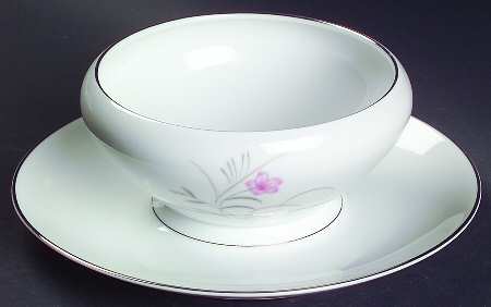 Evelyn Gravy Boat with Attached Underplate