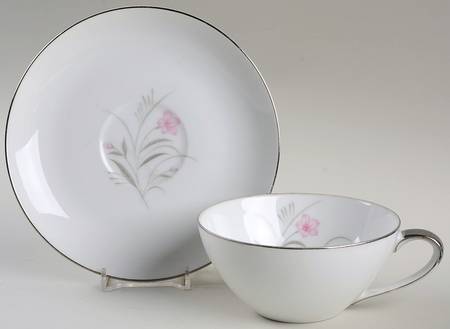 Evelyn Flat Cup & Saucer Set