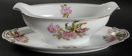 Hampton Gravy Boat with Attached Underplate