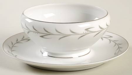 Helene Gravy Boat with Attached Underplate