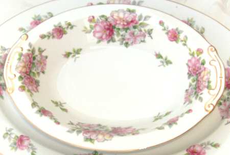 JYO4 9" Oval Vegetable Bowl