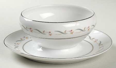 Leona Gravy Boat with Attached Underplate
