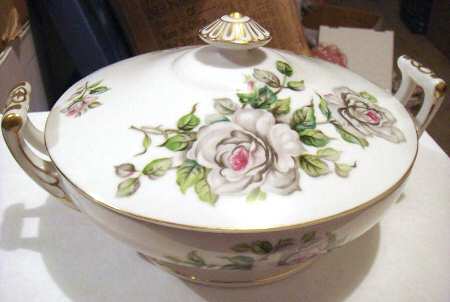Melrose Round Covered Vegetable