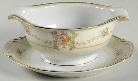 P559 Gravy Boat with Attached Underplate by Jyoto