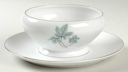 Trio Gravy Boat with Attached Underplate