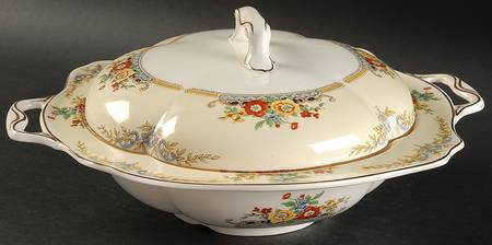 The Langhorn Round Covered Vegetable