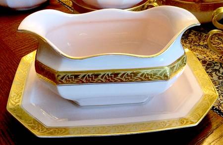 30012 Gravy Boat with Attached Underplate