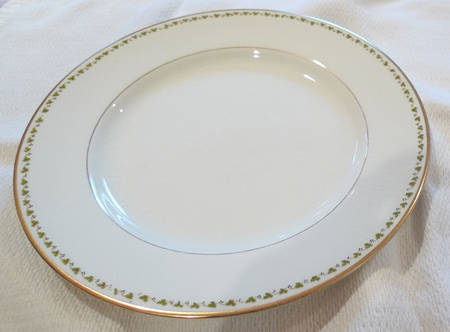 JB343 Luncheon Plate