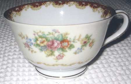 JYO24 Footed Cup